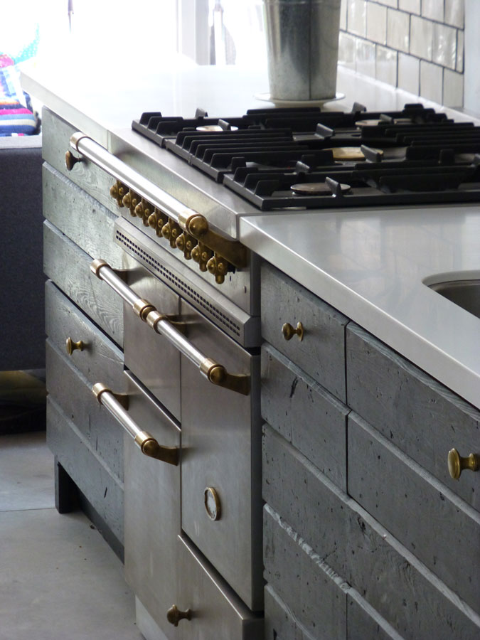 kitchen design usin reclaimed materials